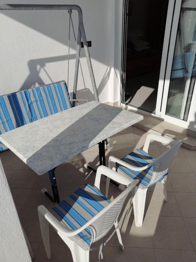 Apartments Marija - By The Sea Рогозница Экстерьер фото