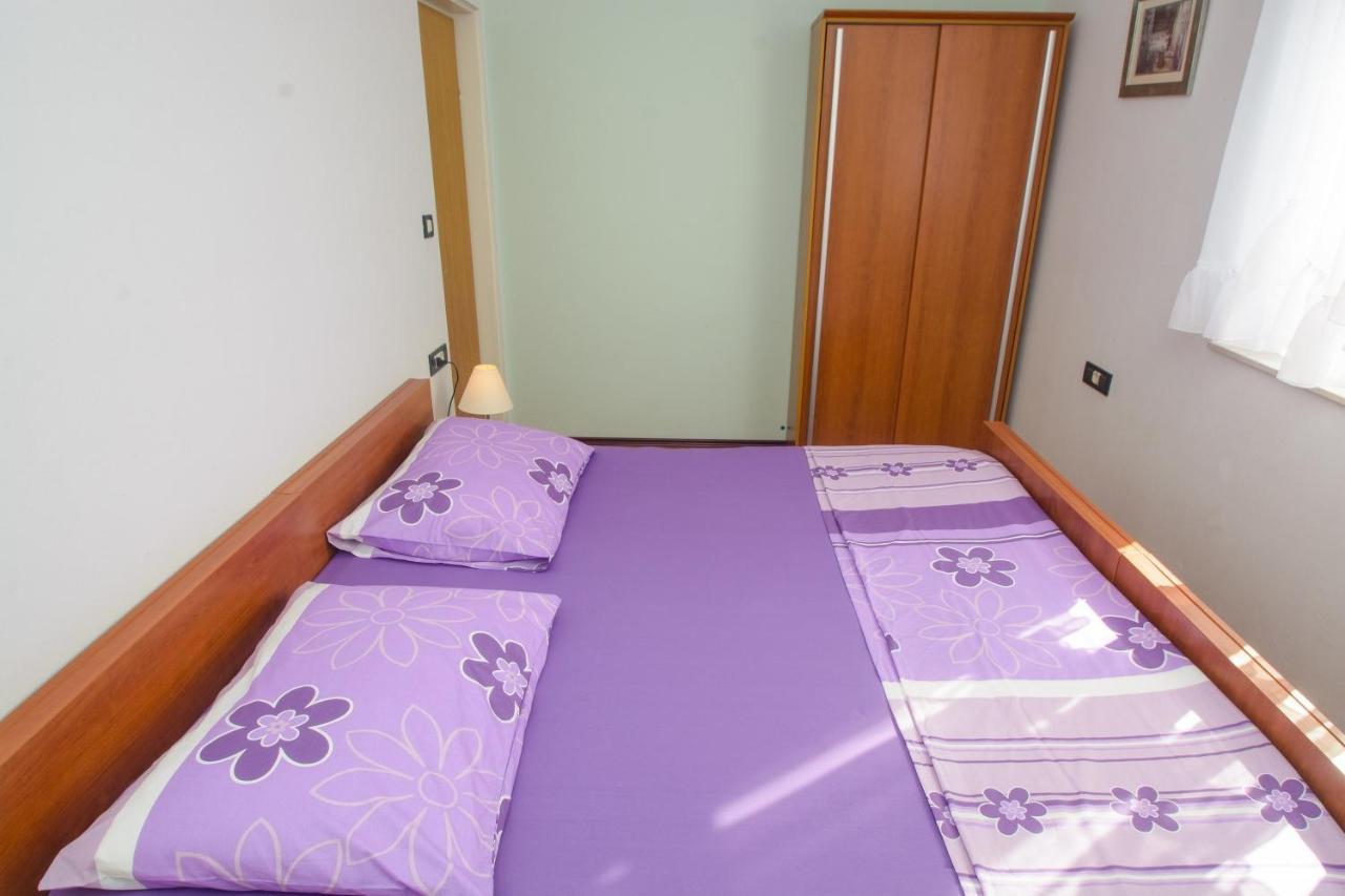 Apartments Marija - By The Sea Рогозница Экстерьер фото