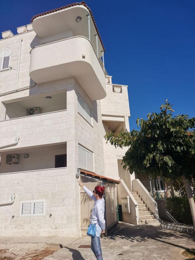 Apartments Marija - By The Sea Рогозница Экстерьер фото