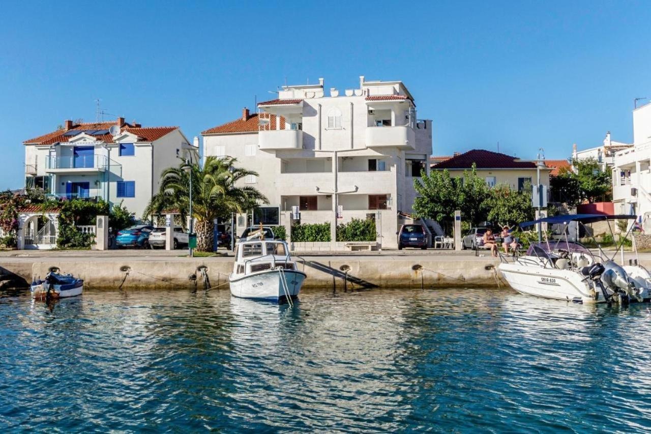 Apartments Marija - By The Sea Рогозница Экстерьер фото